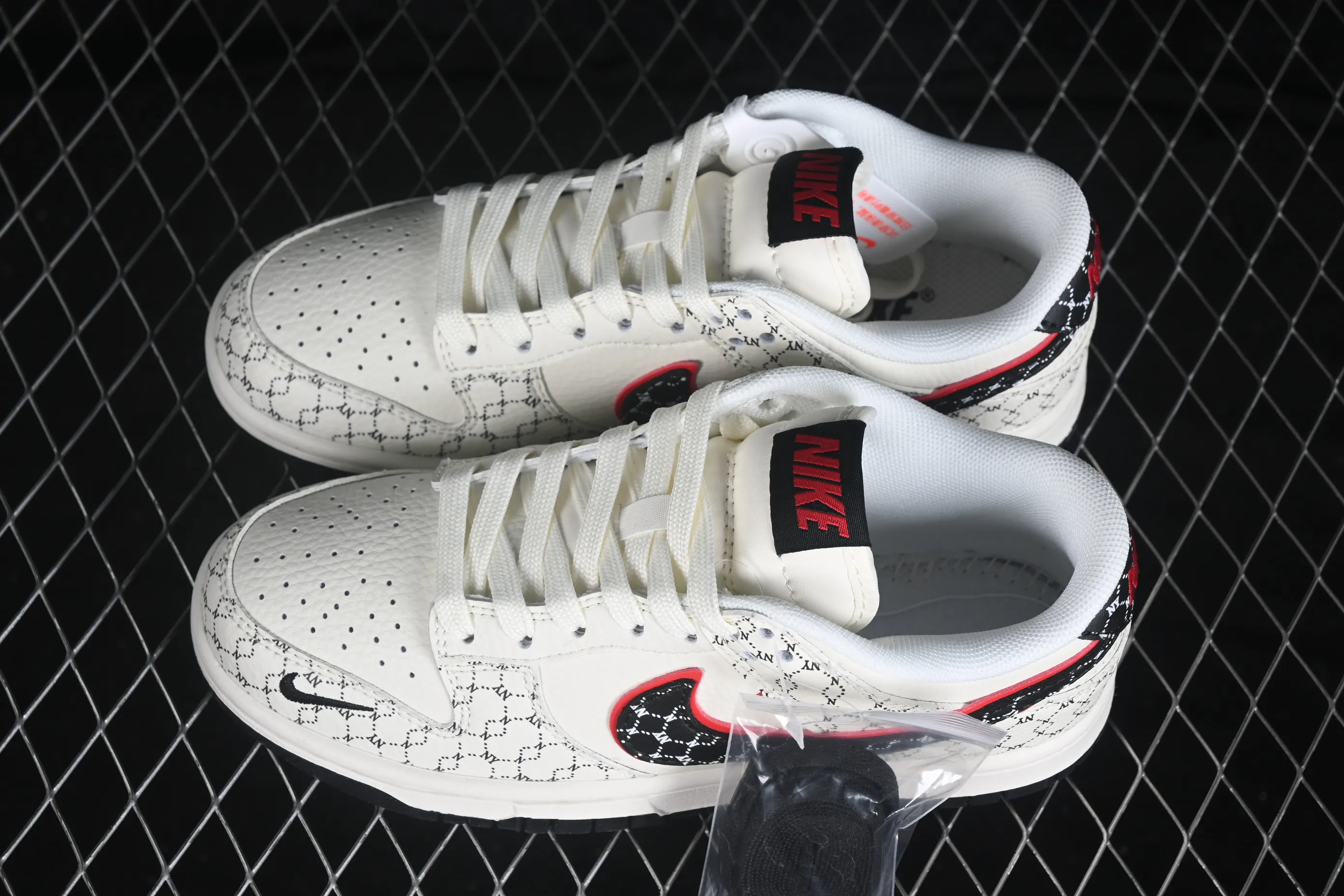 All categories Nk SB Dunk Series Nk SB Dunk Low High-end customized low-top sneakers Nike SB Dunk Low joint model High-end customized low-top casual skateboard shoes HS1024-002